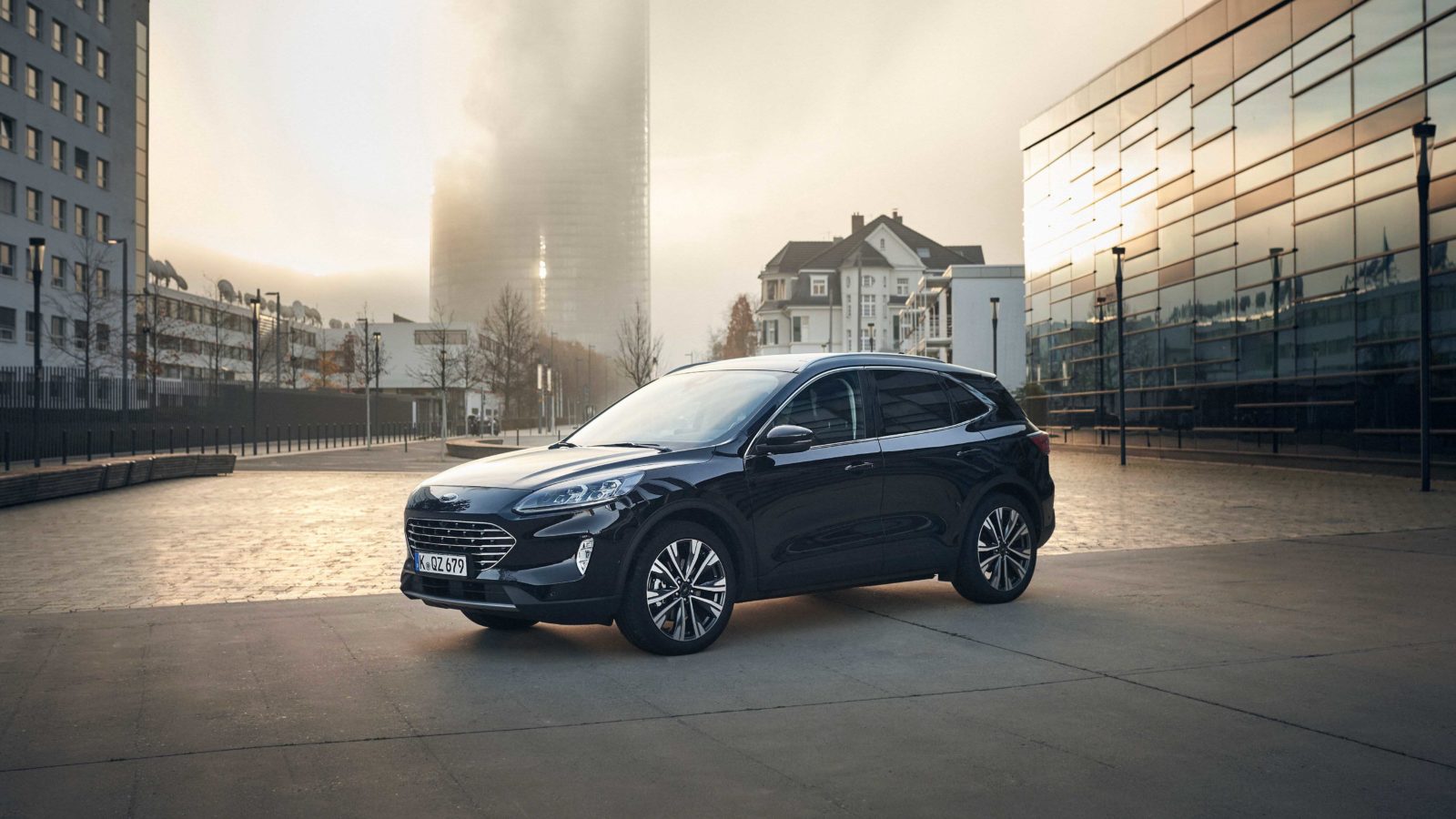 Ford lanserer nye Kuga som full hybrid med firehjulstrekk