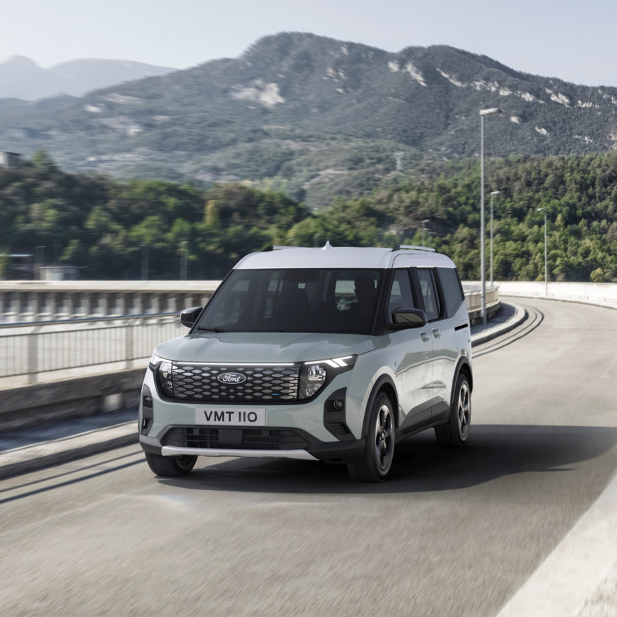 Ford avduker nye E-Tourneo Courier: en helelektrisk romslig og svært praktisk flerbruksbil