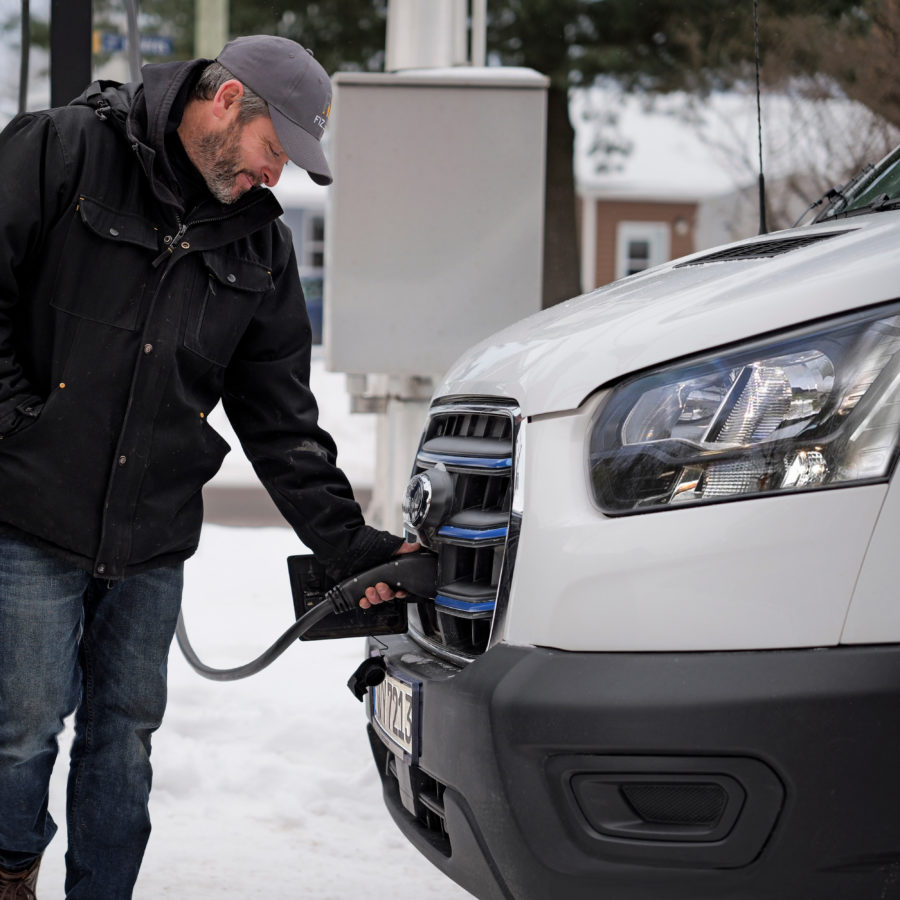 Unik varmepu­mpeteknologi forbedrer rekkevidden i kulden for Ford Pro sine elektriske kjøretøy