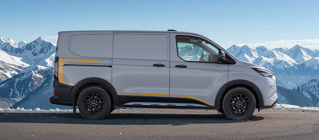Ford lanserer nye E-Transit Custom 2026 med firehjulstrekk, lengre rekkevidde og raskere lading!