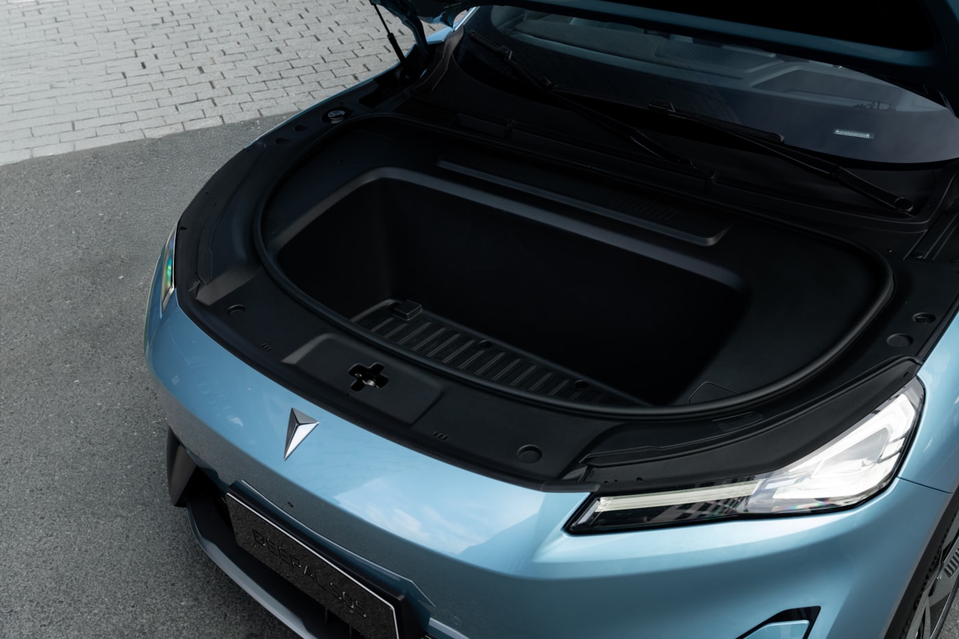 Oppbevaringsrom foran i Changan Deepal S05