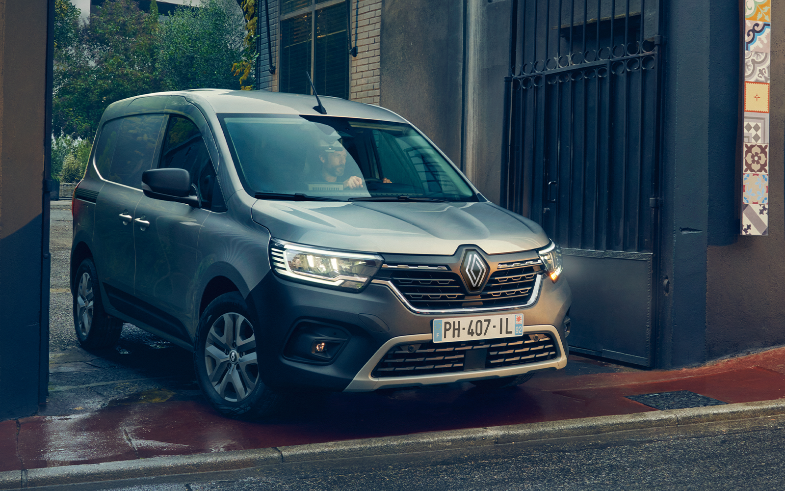 Renault Kangoo i bymiljø.