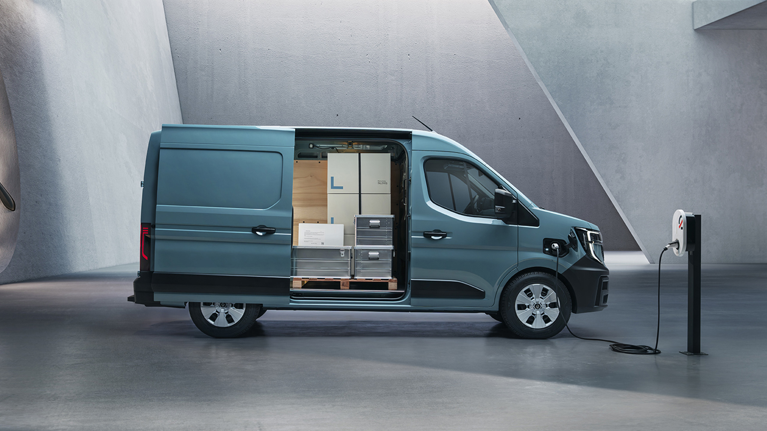 Tilgang til varerommet fra siden i Master E-Tech electric.
